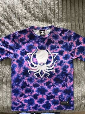 Tie-Dye Octopus Graphic Tee in Purple & Pink